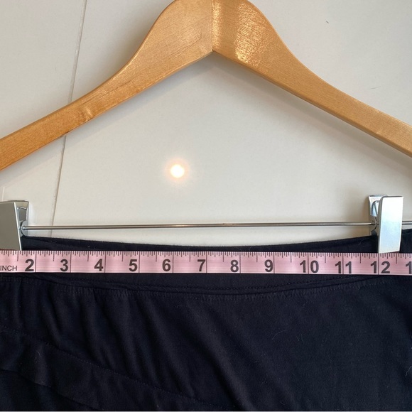 A line diagonal detail black skirt Small - Picture 2 of 4